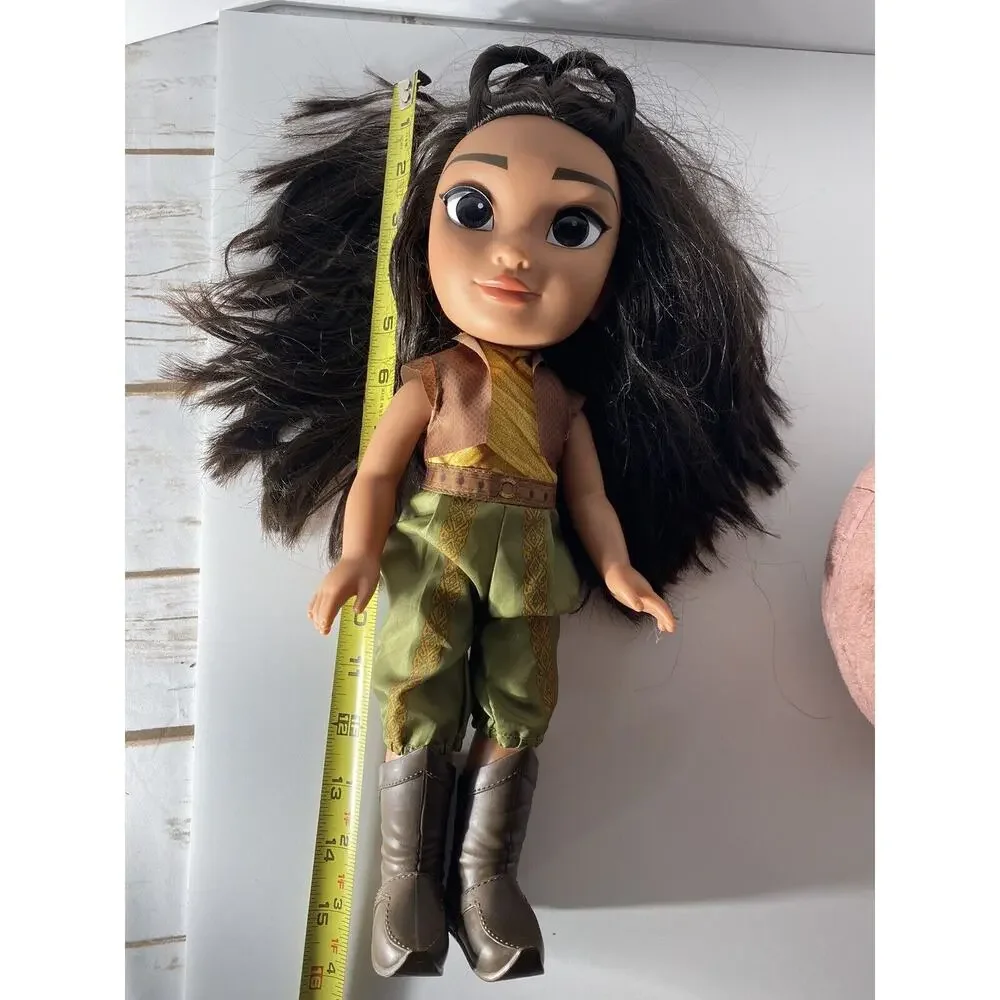 Disney Raya and the Last Dragon 14-Inch Raya Warrior Poseable Doll Tuk Tuk Set